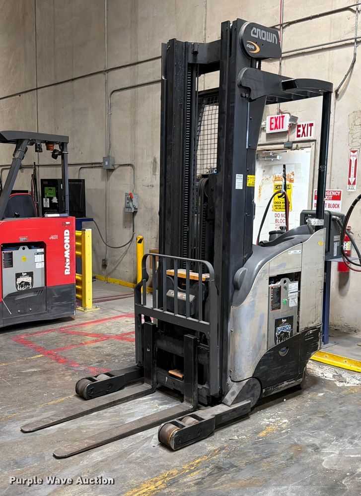 2016 Crown RR5725-35 reach truck - DX5954