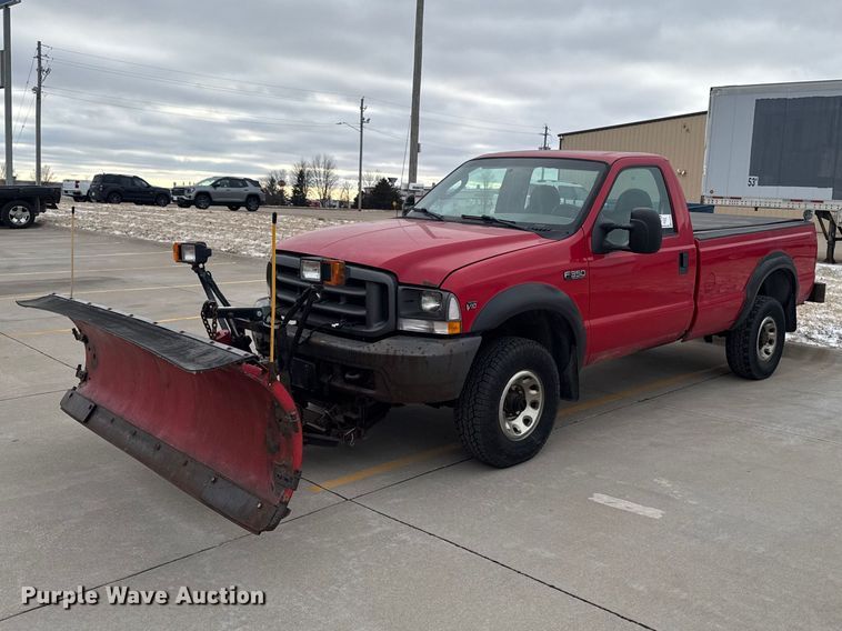 2004 Ford F350 Super Duty pickup truck - EA2323