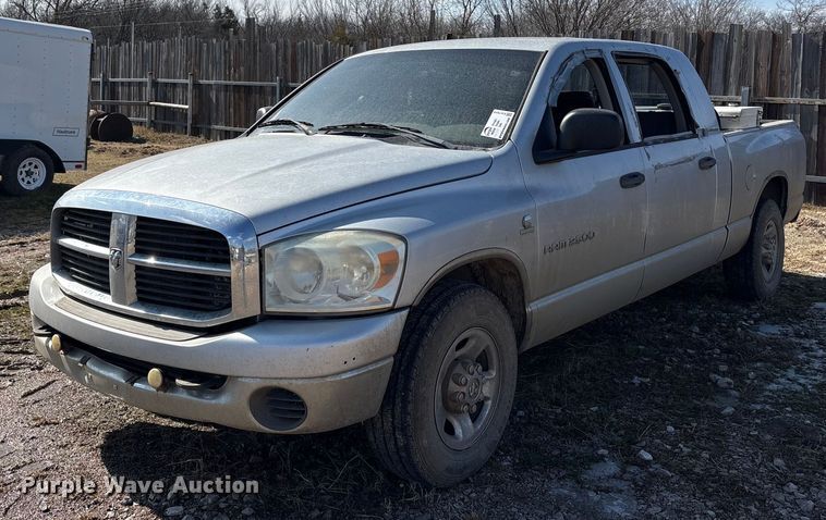 2006 Dodge Ram 2500 Crew Cab pickup truck - EA7929