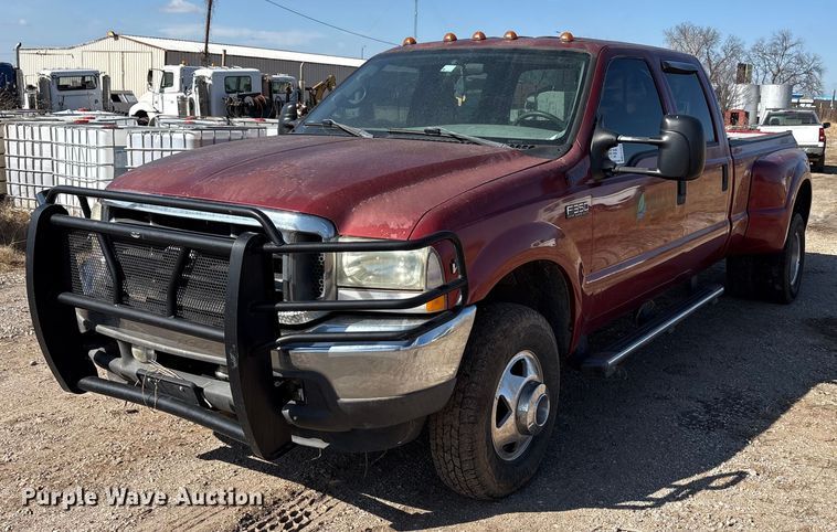 2002 Ford F350 Super Duty Crew Cab pickup truck - EA7938