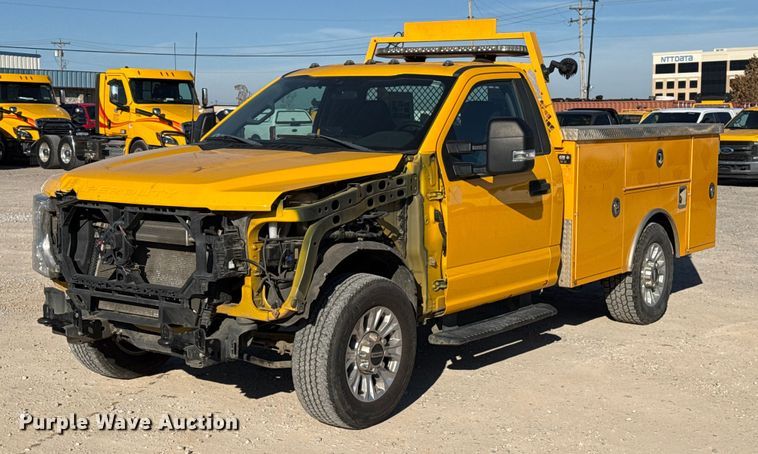 2022 Ford F350 Super Duty utility bed pickup truck - EE3435
