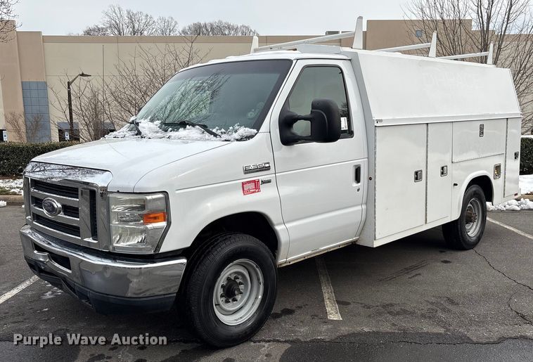 2013 Ford E350 utility van - EF0986