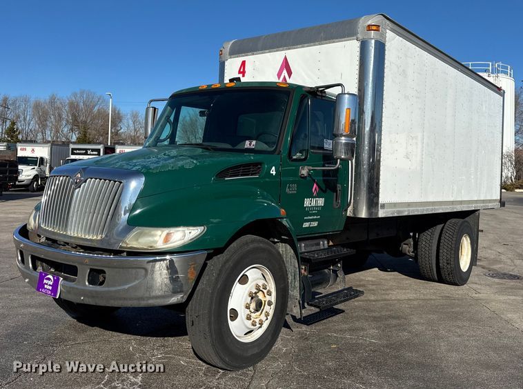 2006 International 4300 box truck - EF2306