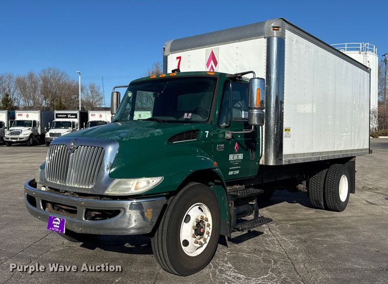 2006 International 4300 box truck - EF2307