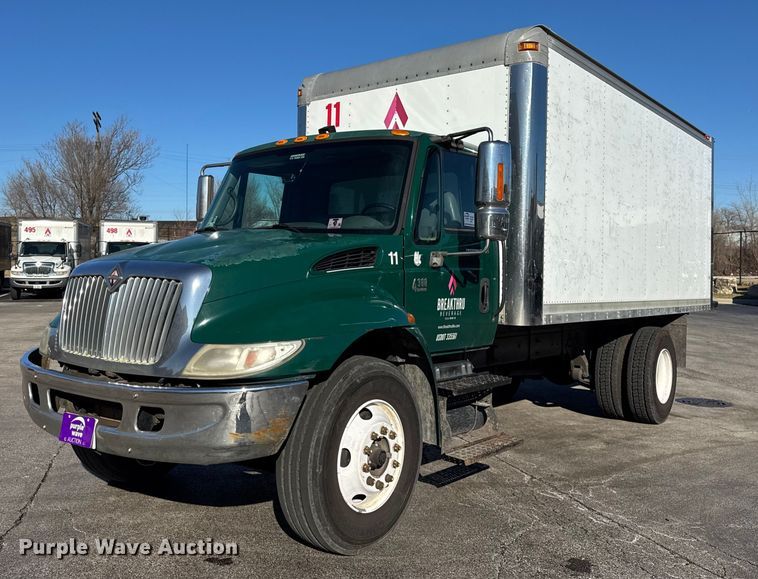 2006 International 4300 box truck - EF2309