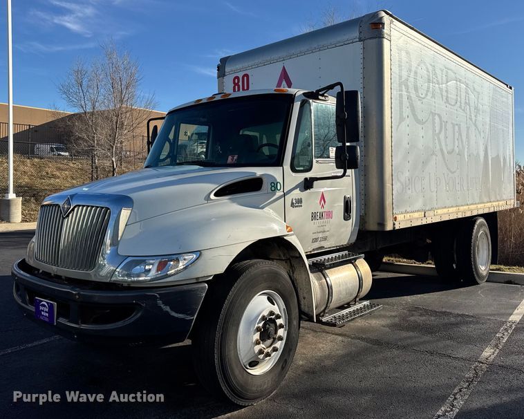 2005 International 4300 box truck - EF2311