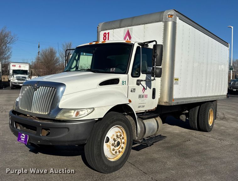 2005 International 4300 box truck - EF2312