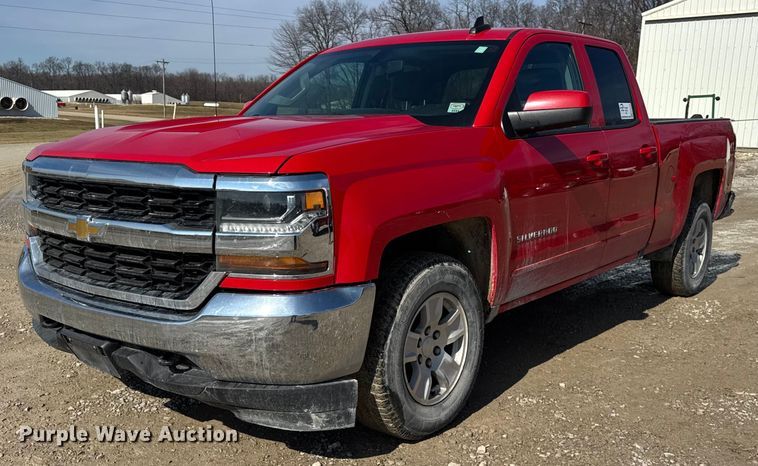 2018 Chevrolet Silverado 1500 Ext. Cab pickup truck - EF2432