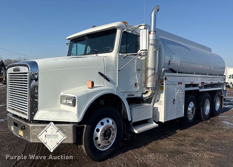 2004 Freightliner FLD112 fuel truck - EG2019