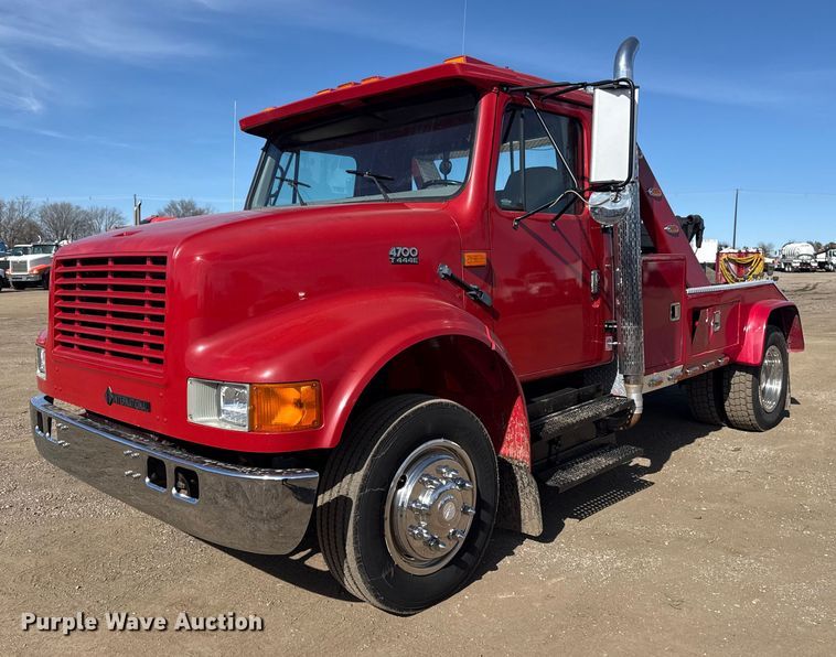 1996 International 4700 tow truck - EG2054