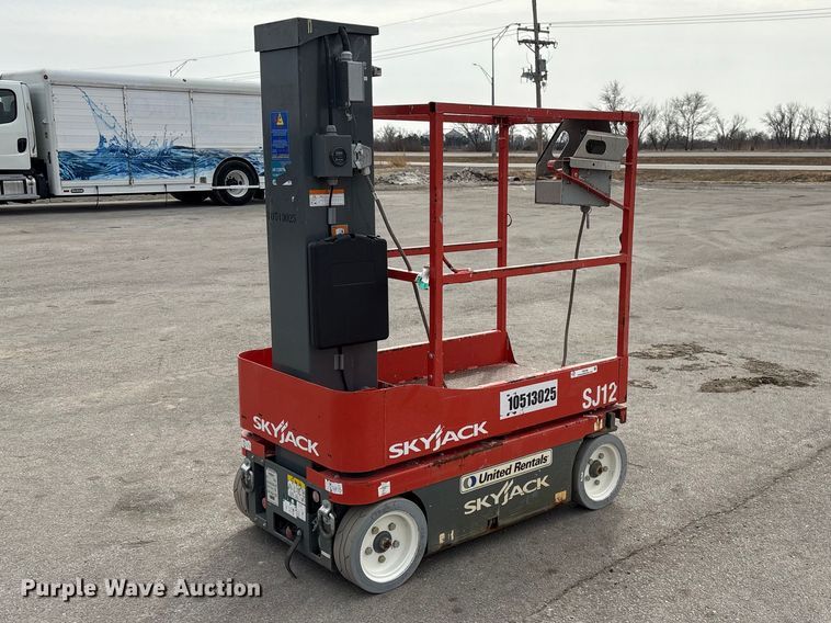 SkyJack SJ12 vertical lift - EI5706