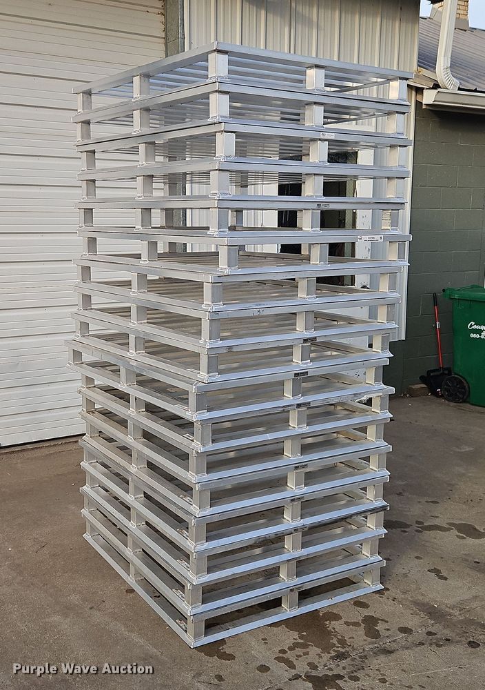 (17) Uline H-4062 40" X 48" aluminum pallets - EO7005