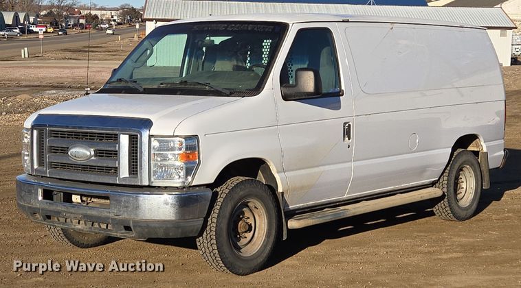 2014 Ford E250 van - ES2892