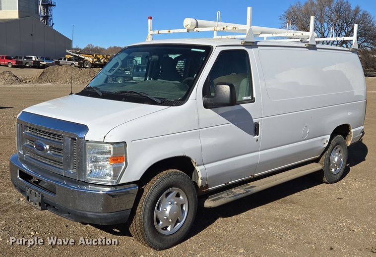 2011 Ford E250 van - ES2903