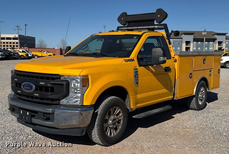 2020 Ford F350 utility bed pickup truck - ES5701