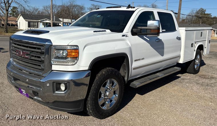 2018 GMC Sierra 2500HD Crew Cab utility bed pickup truck - ES8554