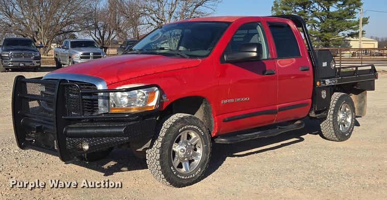 2006 Dodge Ram 3500 Ext. Cab flatbed pickup truck - ET1284