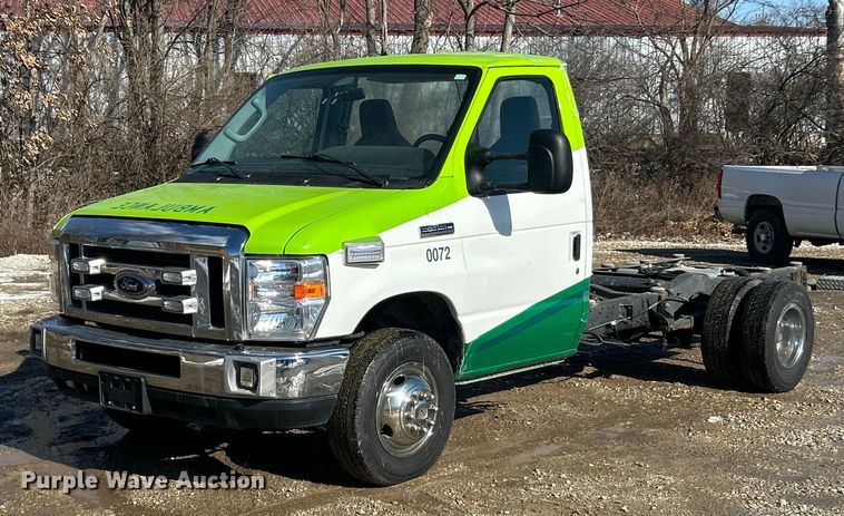2018 Ford E350 Super Duty van cab and chassis - ET6957