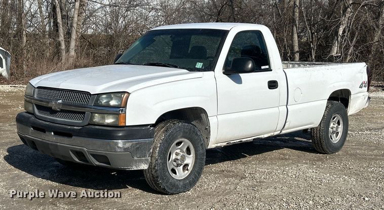 2004 Chevrolet Silverado 1500 pickup truck - ET6958