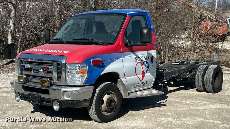 2017 Ford E450 van cab and chassis - ET6988