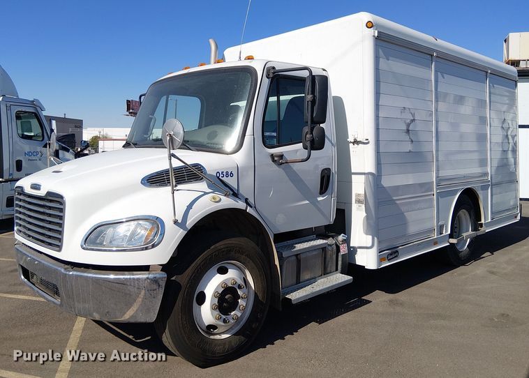 2014 Freightliner M2 delivery truck - EU2605