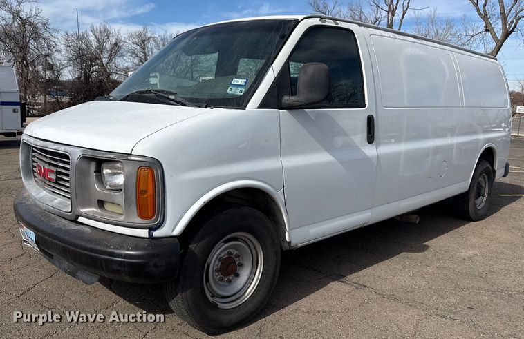 2002 GMC Savana 3500 van with carpet cleaning system - EU4108