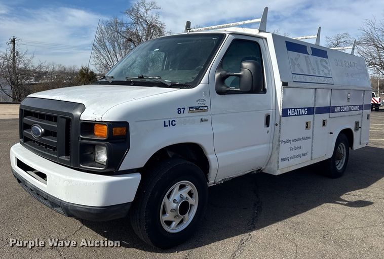 2011 Ford E350 Super Duty utility van - EU4109