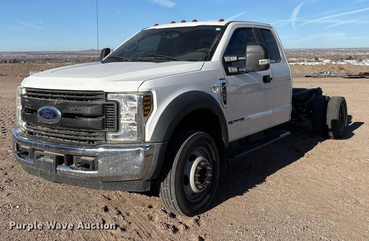2019 Ford F450 Super Duty Crew Cab truck cab and chassis - EU4852