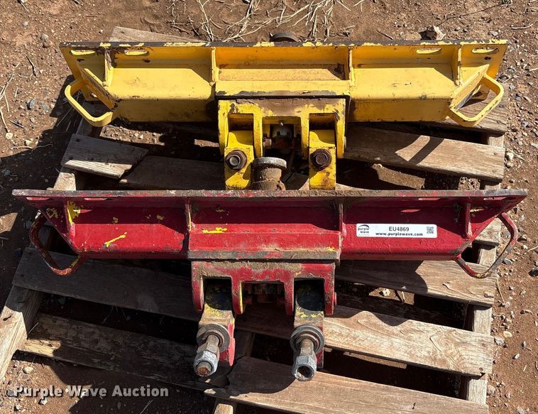 (2) piggyback hitch mounts - EU4869