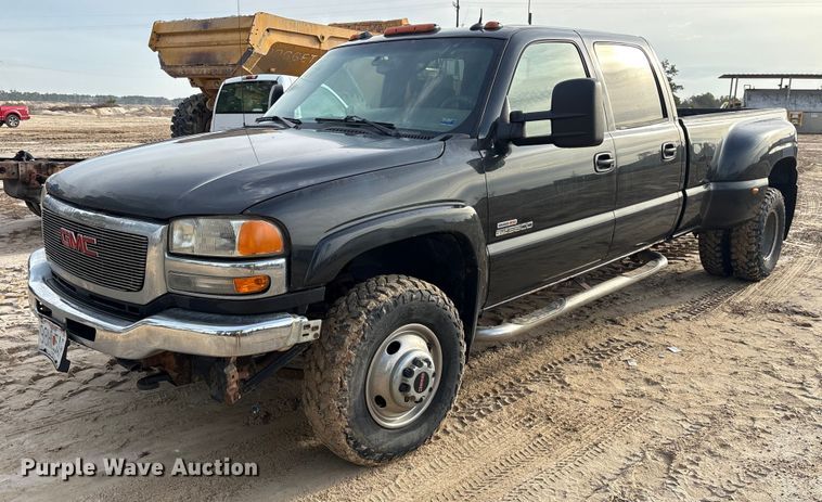 2004 GMC Sierra 3500 Crew Cab pickup truck - EU7371