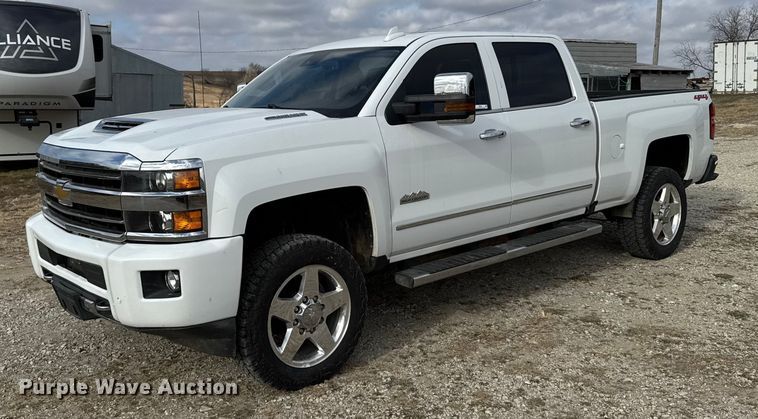 2019 Chevrolet Silverado 2500HD High Country Crew Cab pickup truck - FB0515
