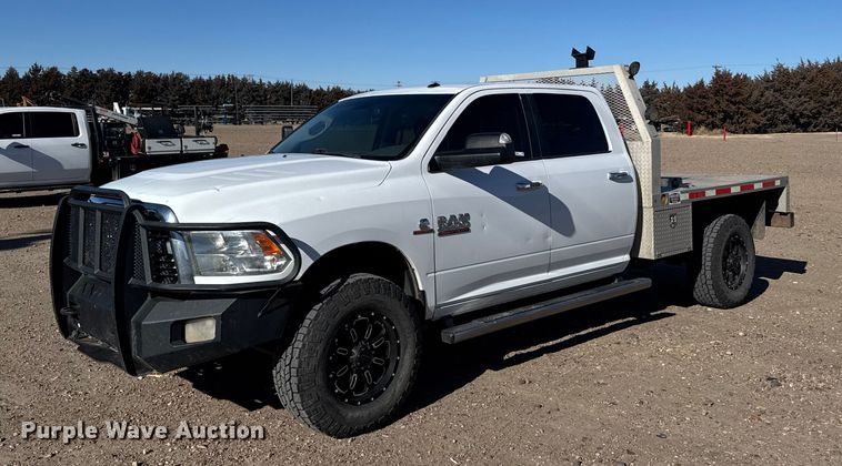 2017 RAM 3500 Crew Cab flatbed pickup truck - FB0632