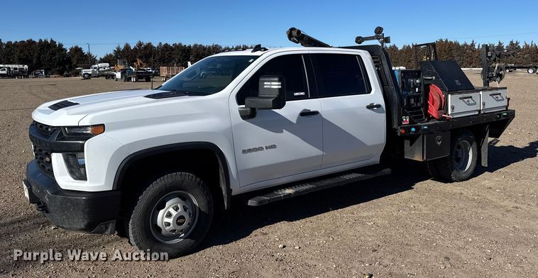 2022 Chevrolet Silverado 3500HD Crew Cab flatbed pickup truck - FB0633