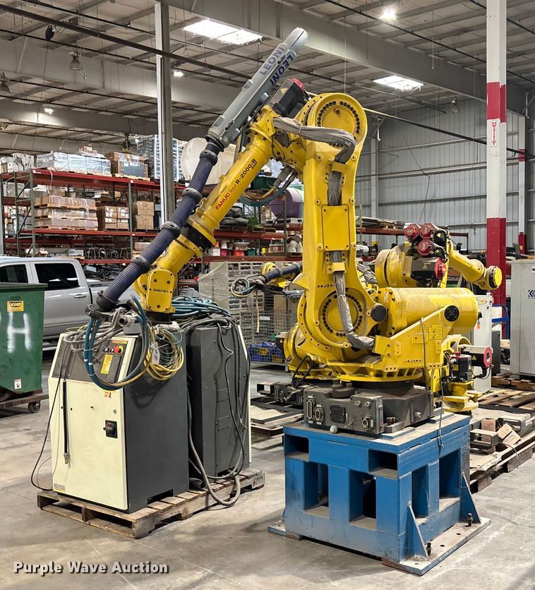 (3) Fanuc robots - FB0671