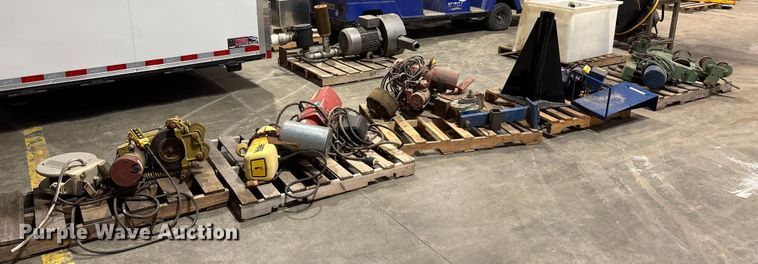 (6) chain hoists - FB0676