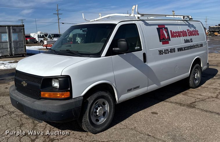 2013 Chevrolet Express 3500 van - FB0688