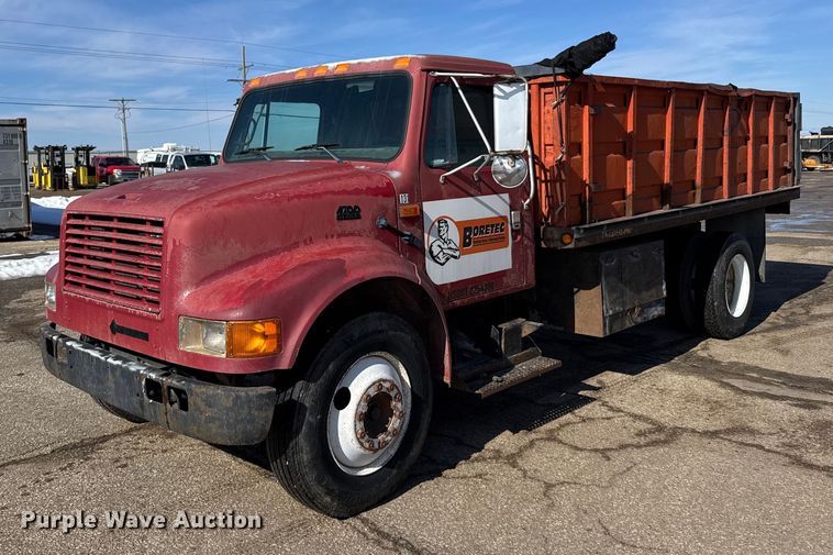 1995 International 4700 dump truck - FB0701