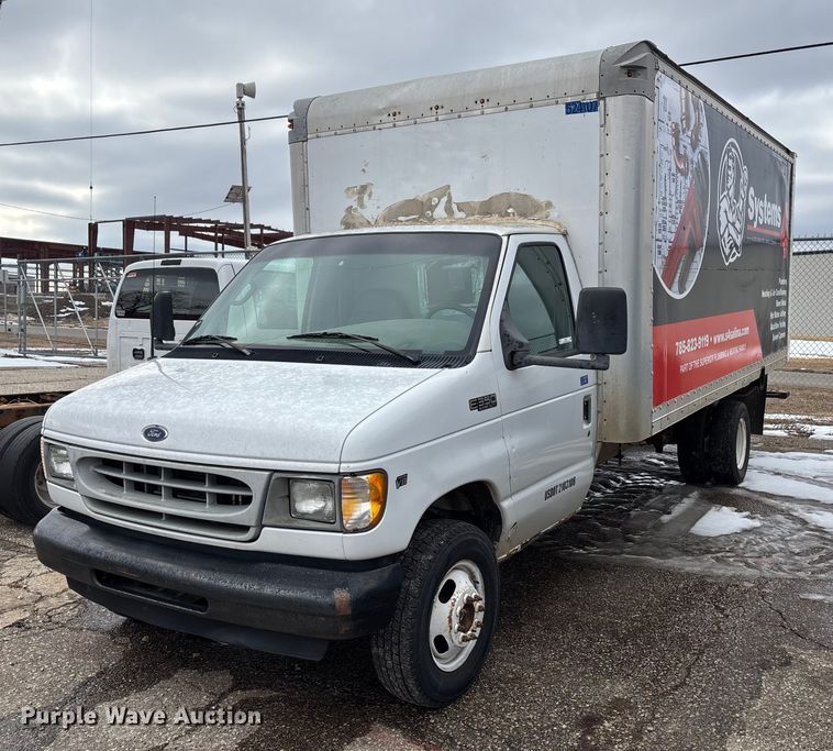2002 Ford E350 box truck - FB0707