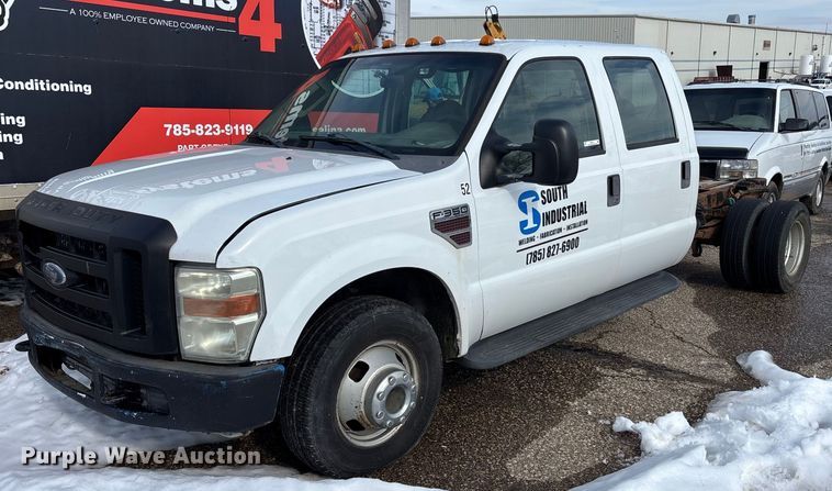 2008 Ford F350 Super Duty Crew Cab pickup truck cab and chassis - FB0711