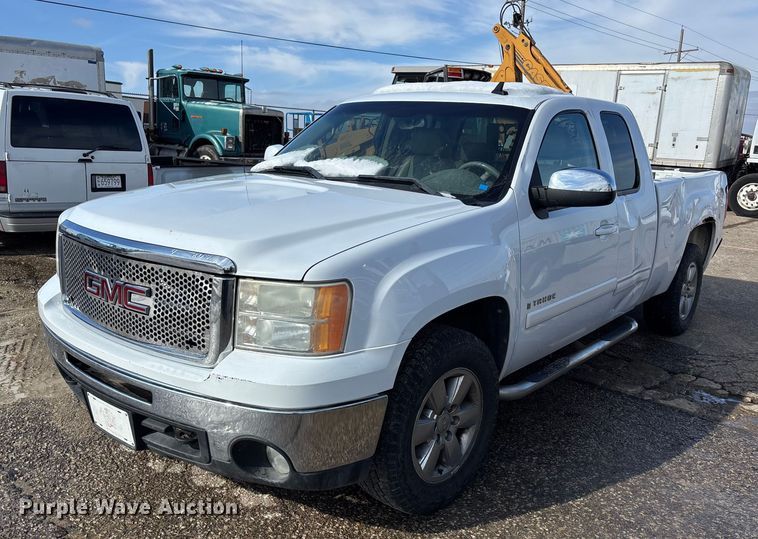 2009 GMC Sierra 1500 Ext. Cab pickup truck - FB0713