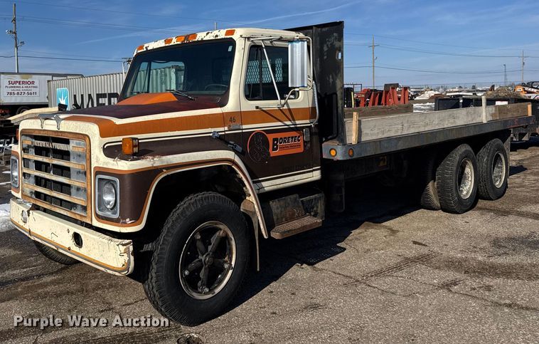 1981 International 1754 flatbed truck - FB0717