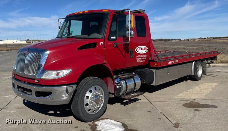 2017 International MA025 rollback truck - FB0732