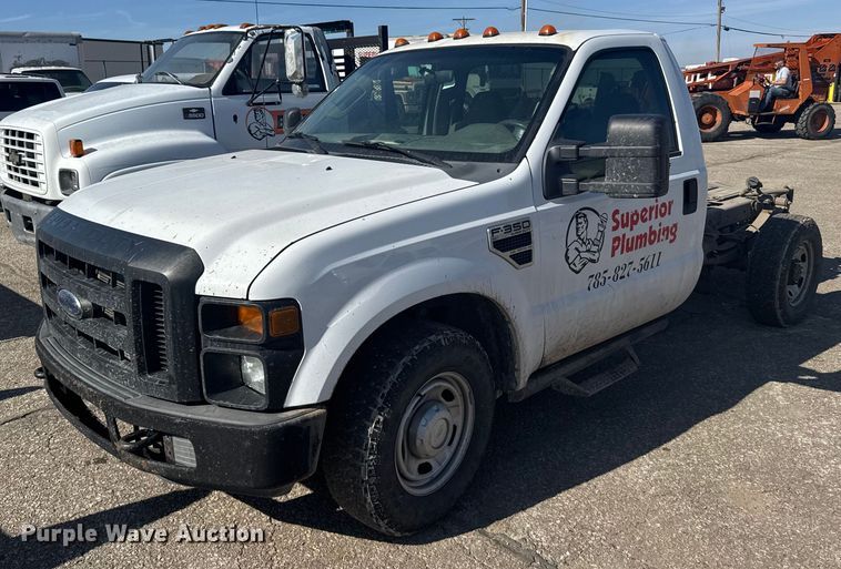2008 Ford F350 pickup truck cab and chassis - FB0803