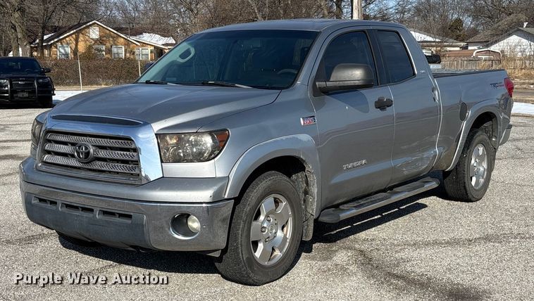 2007 Toyota Tundra SR5 Ext. Cab pickup truck - FB2967