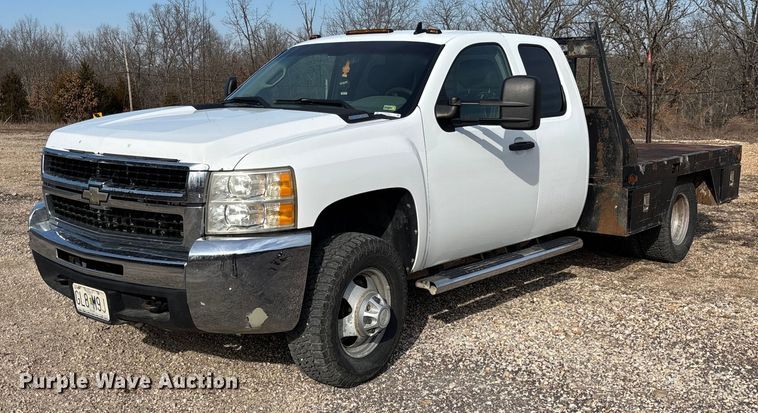 2009 Chevrolet Silverado 3500HD Ext. Cab bale bed pickup truck - FB3007