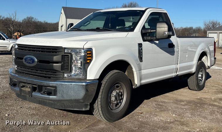 2018 Ford F350 Super Duty XL pickup truck - FB3511