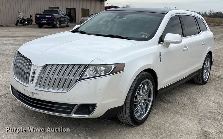 2011 Lincoln MKT SUV - FB3529