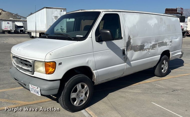 2000 Ford Econoline E250 van - FB5484
