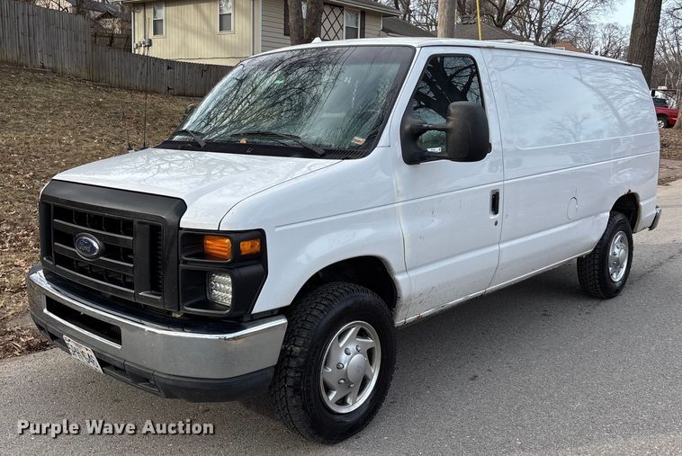 2010 Ford E350 van - FC1614