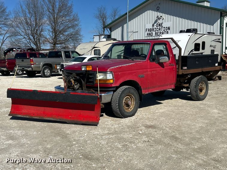 1994 Ford F250 XL flatbed pickup truck - FC5056